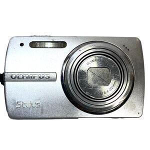 Olympus Stylus 820 Compact Camera Silver 8.0MP with Battery Not Tested